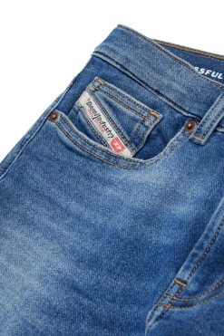 DIESEL JoggJeans® straight blu medio con rotture - 2010 | Bambino Denim-Mania | Denim-Mania
