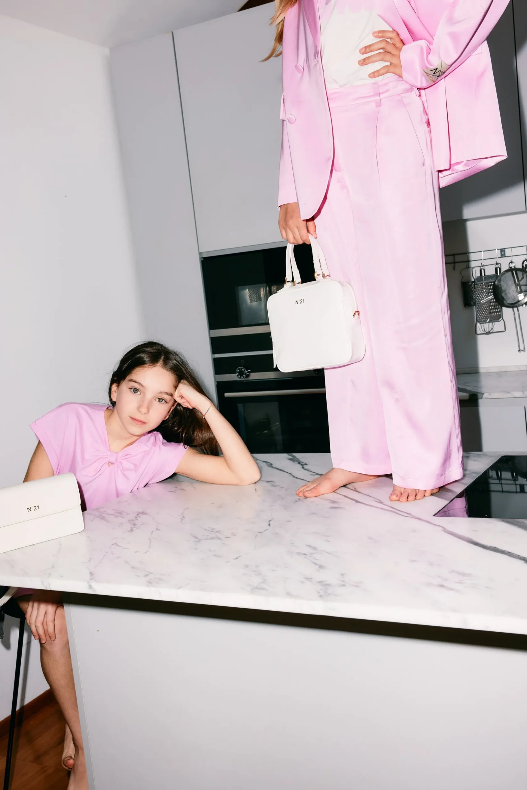 N°21 Pantaloni palazzo in satin con pinces | Bambino Pantaloni | Party Looks