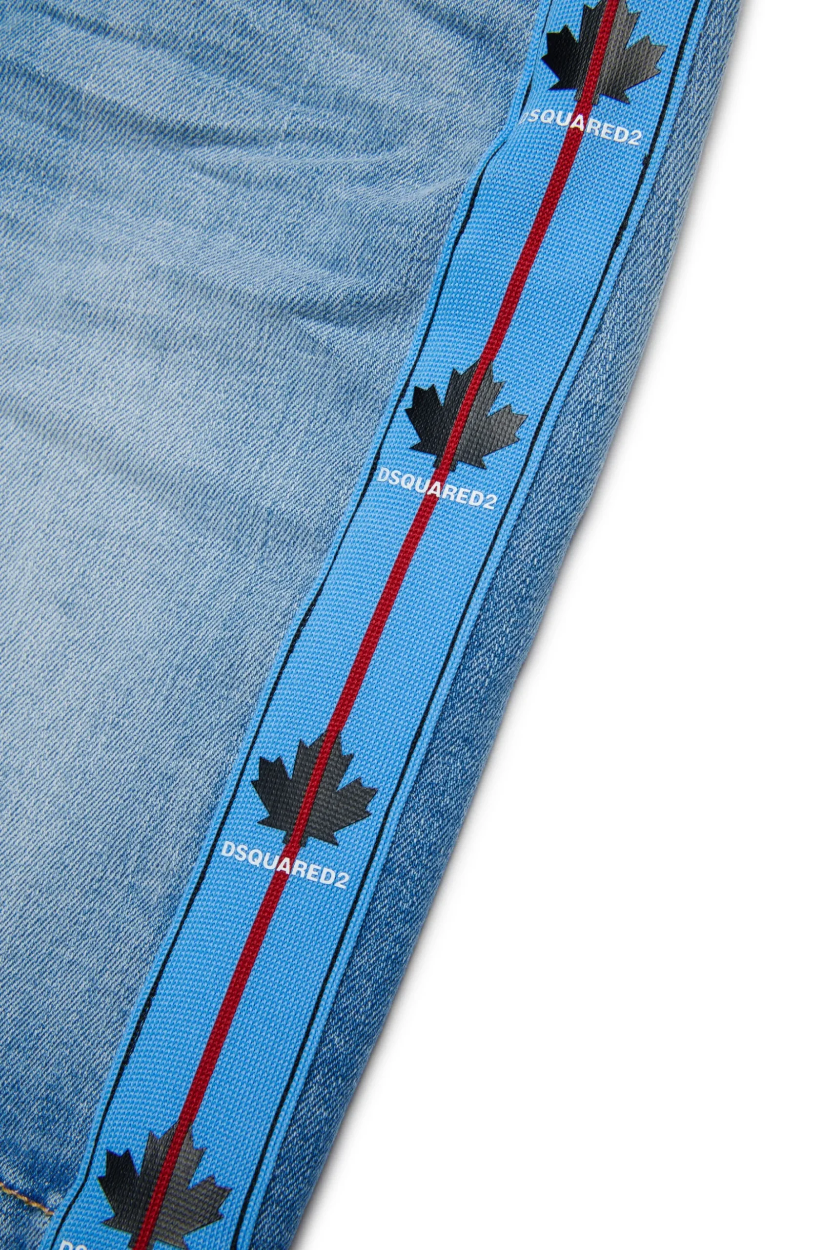 DSQUARED2 Shorts in denim sfumato con tape | Bambino Shorts | Shorts
